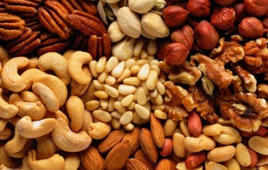 Une variété de noix est l’un des meilleurs aliments pour augmenter la puissance. 